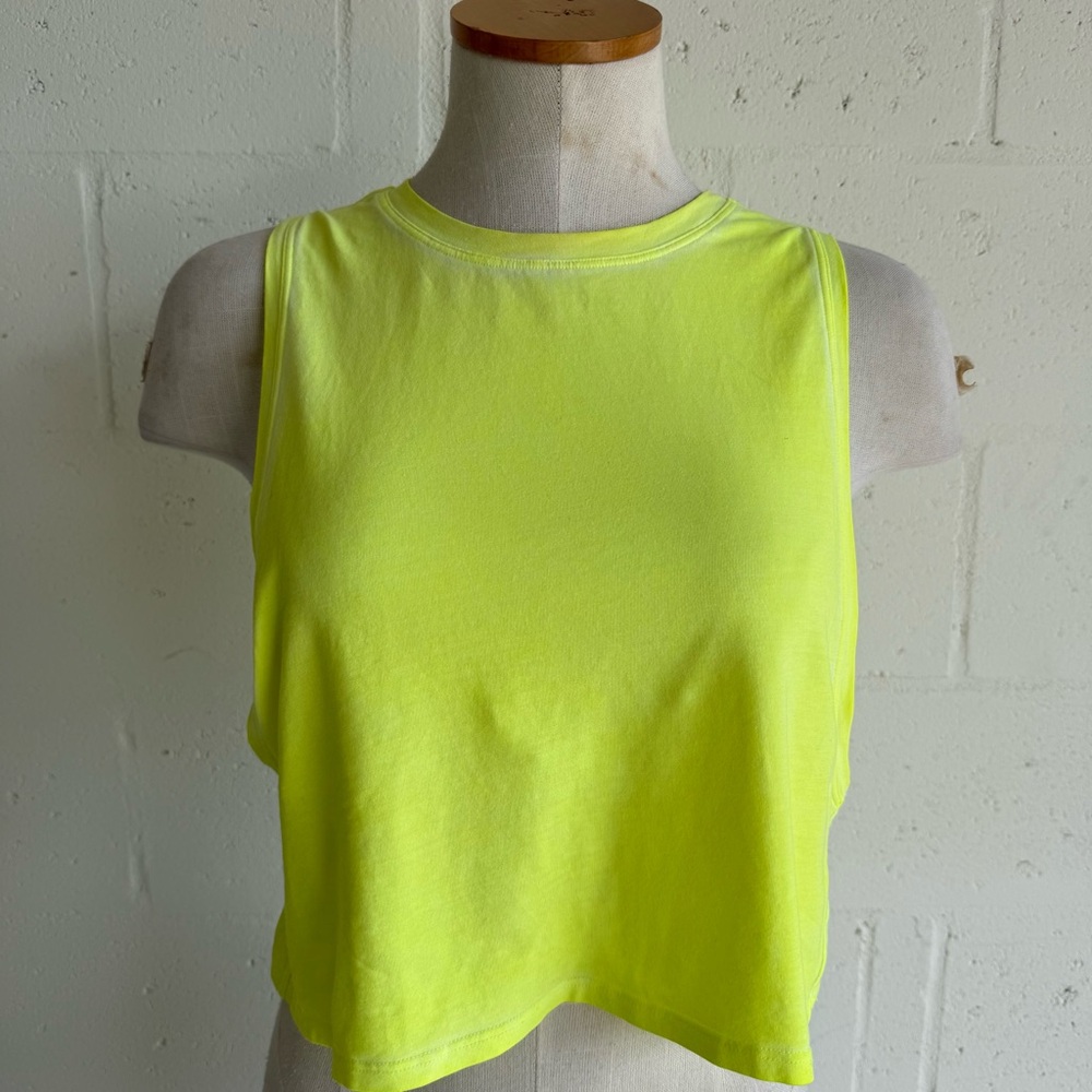 Lululemon Cut Back Crop Tank SZ 6 Yellow neon Flowy Logo Cut Out Back Crew Neck